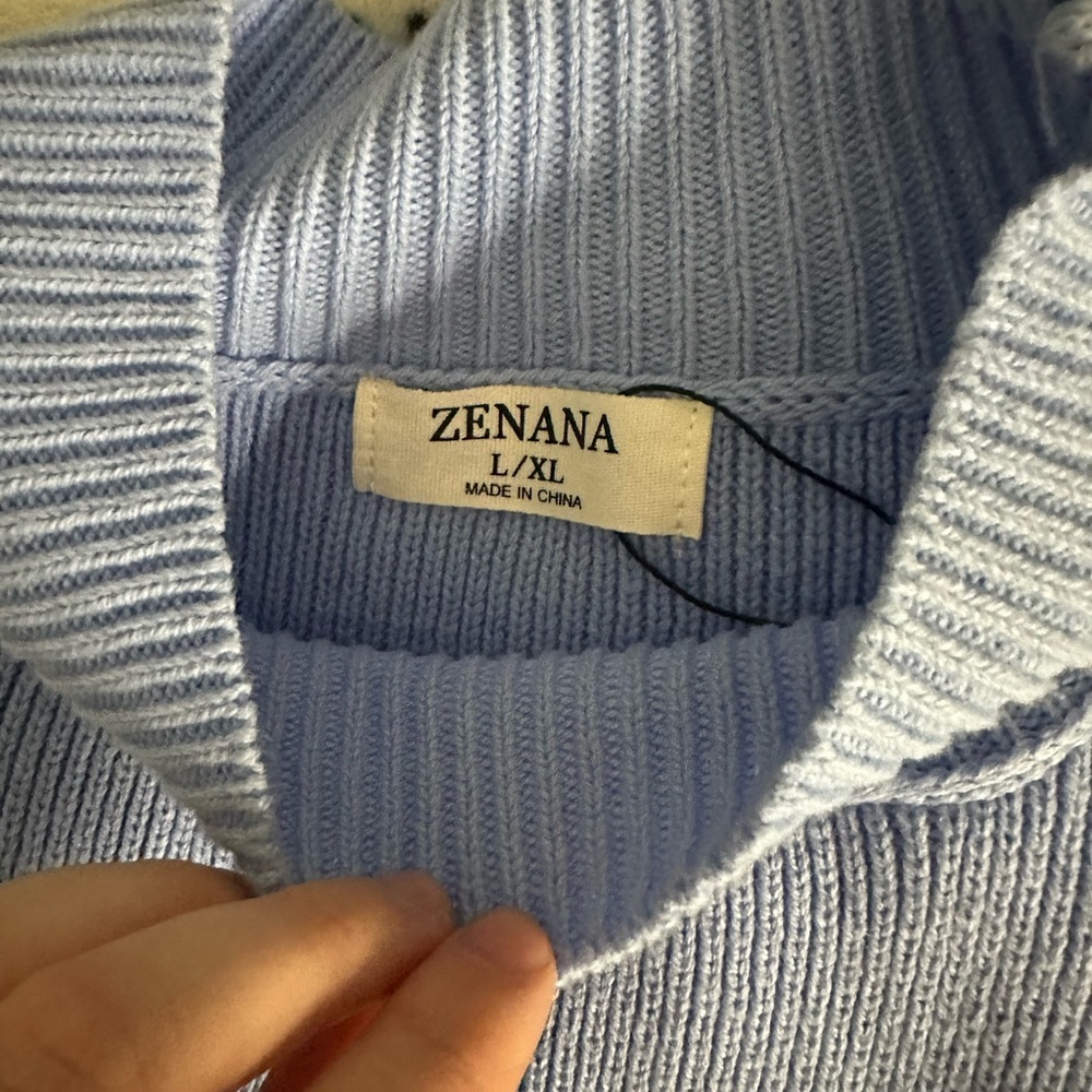 Zenana sweater size L/XL - Picture 2 of 2